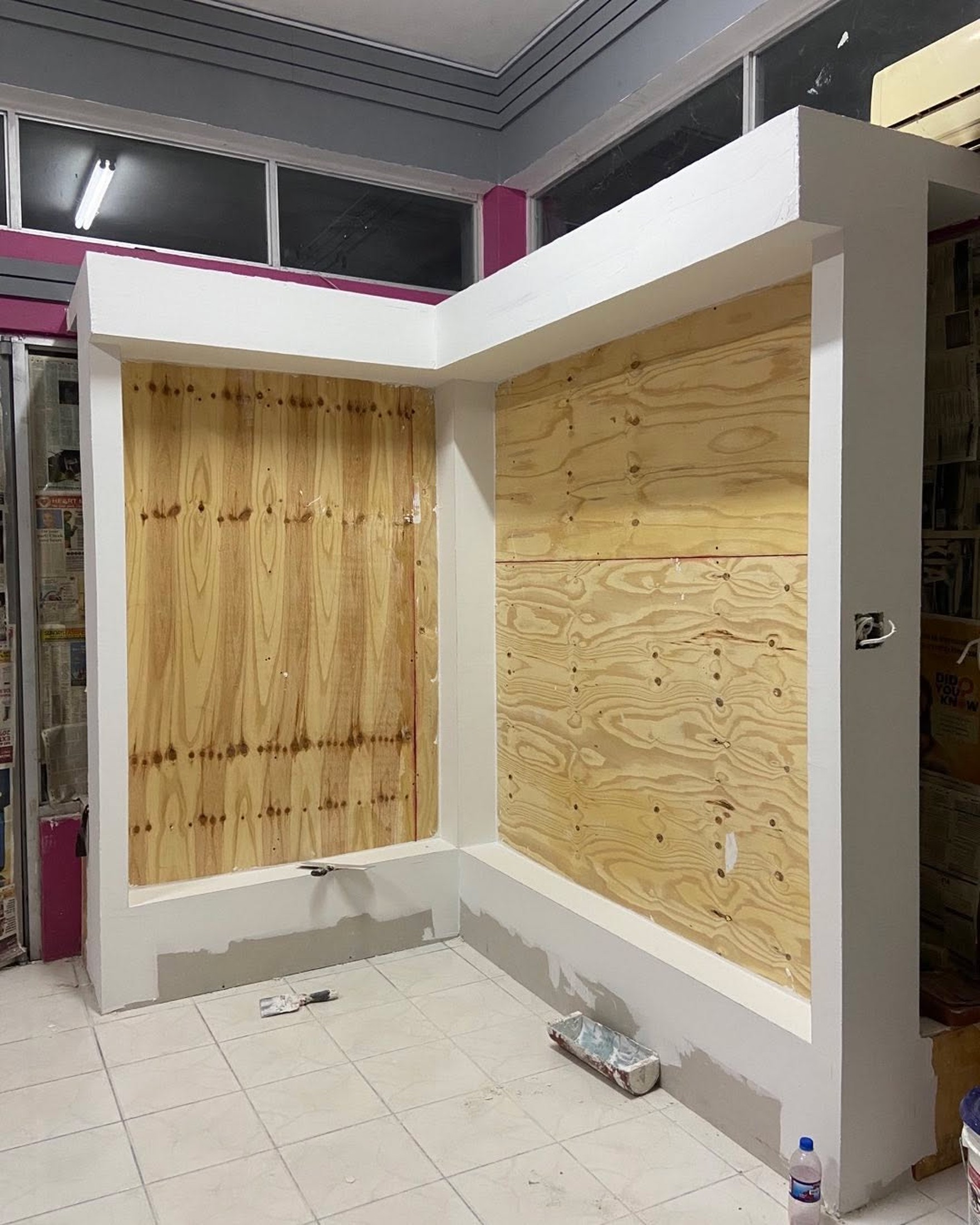 Corner alcove framing
